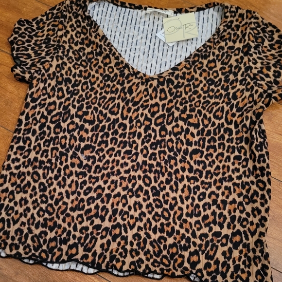 Olivia Rae Tops - Ladies short sleeve leopard top